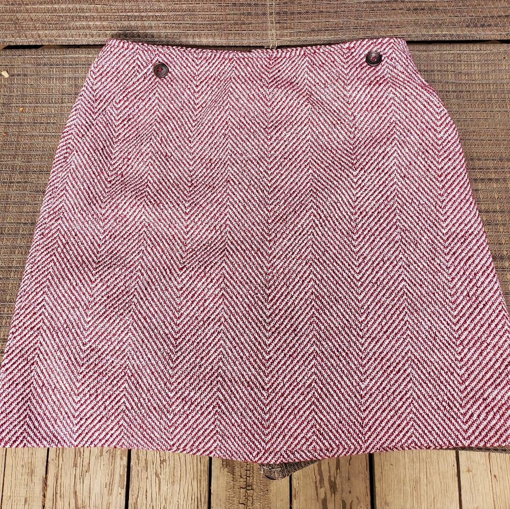 Banana Republic Skirt NWT, Size 6, Burgundy Herringbone